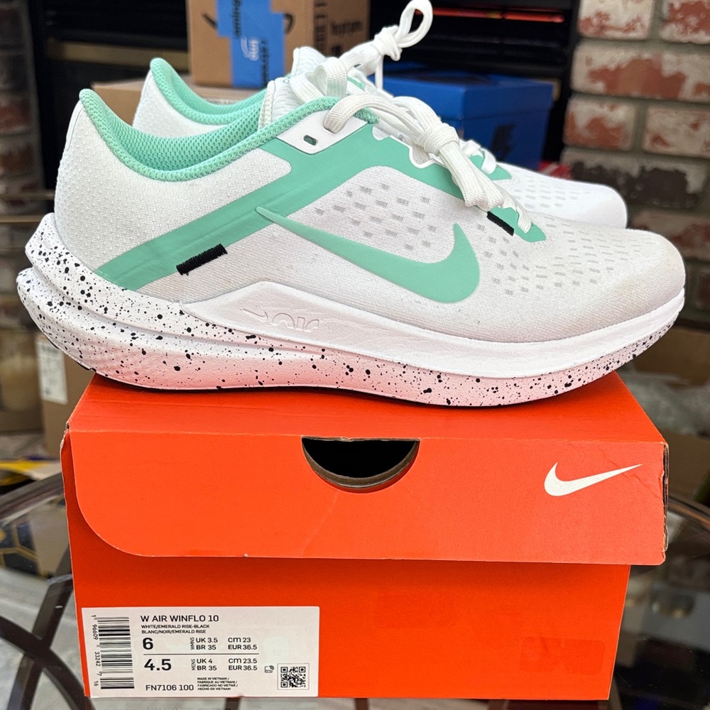 Women's Nike Air Winflo 10 Running Shoes Emerald Green FN7106-100